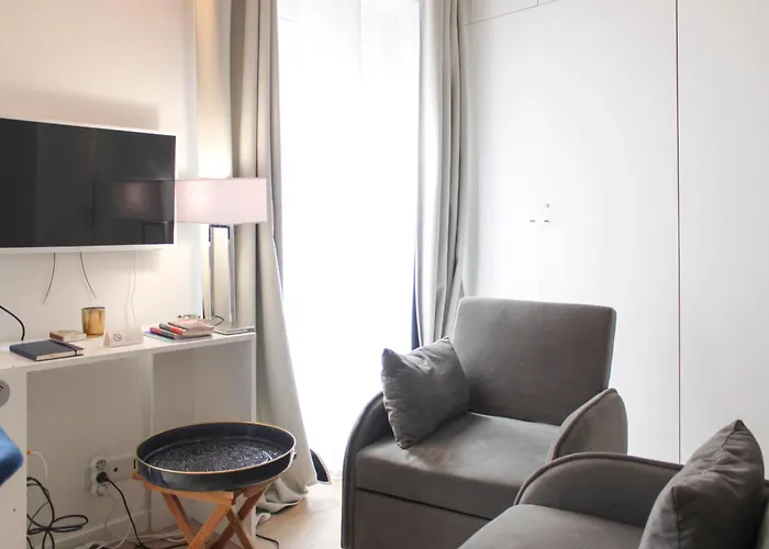 Bright Studio - Near Sainte-Chapelle